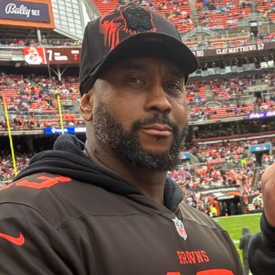 William34093075's profile picture. 