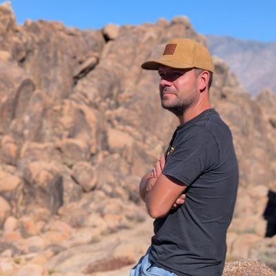 pr_goose's profile picture. Si tu vois un canard blanc au milieu d'un lac, c'est peut-être un signe.