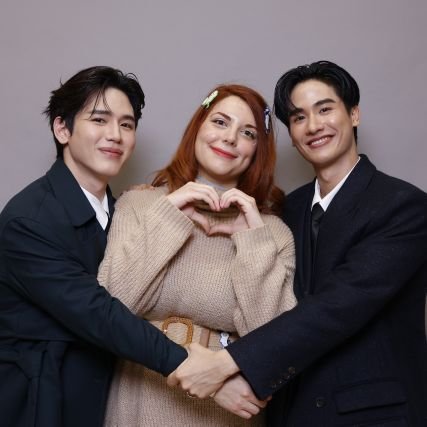 Martyinthepool's profile picture. 28 y/o 🌸🇮🇹                                                                                                      
My sun: @Tawan_V ☀️ 
My son: @keenkeno_sp 🐶