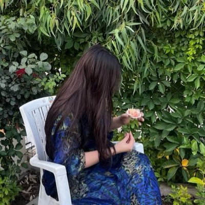 moon_gyan25's profile picture. نابێت بە هۆی تاڪە خەمێڪەوە هەزاران نیعمەتی اللە ت بیرچێتەوە..🤍