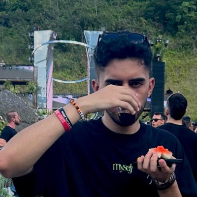 SandroPinheiro_'s profile picture. Ser grande, é ser gentil.