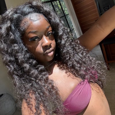 therealerica_e's profile picture. 