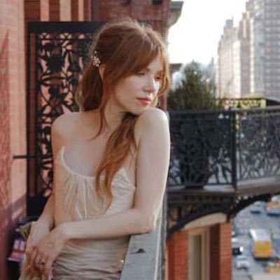 carlyraespotify's profile picture.