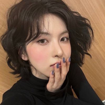 idkimartemix's profile picture. they/them, yuri enthusiast