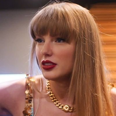 Smurphje's profile picture. globally successful singer-songwriter born on December 13, 1989, in West Reading, Pennsylvania. She developed an early interest in music, moving to Hendersonvil