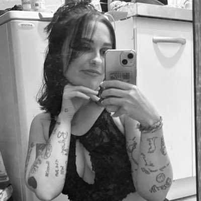 dark_ed_'s profile picture. Votre lesbienne, excessive, handi, et folle aux chats fav!!! 🤪 VIE IP💕