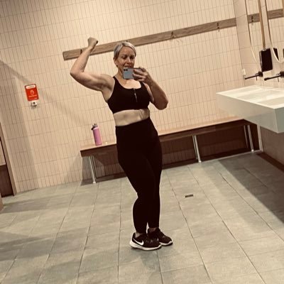 Amywiththemugs's profile picture. The fact that I have an extremely large mug collection is irrelevant. previously known as @AmesMC1978 #foreverNE #itsjustameme #truestorybro