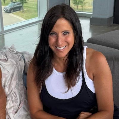 AllisonAnderle's profile picture. Wife💍Mom👩🏻👧🏼👦🏼5th Grade Teacher🍎🍏Forever chasing sunsets🌅sipping coffee☕️and wishing for a world filled with more ☀️&🌈(Did I mention I ♥️emojis?)