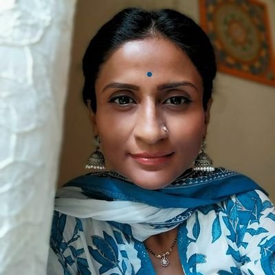 Ektashah27's profile picture. random tweets.