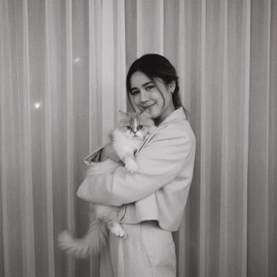 phasiya24's profile picture. ตาต้า รักสถาบัน 🇹🇭💛 และลุงตู่ | Marketing | Photographer | Video Editor | Graphic Design | Social Ads. | Planning Advertising Projects | แม่ค้าชานม และน้ำหอม