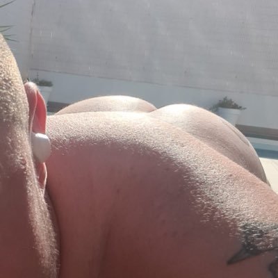sheffstr8ass's profile picture. I’m a straight lad with a girlfriend but love cock. Not openly out so just looking for discreet hung lads that want to experiment full discretion. Sth Yorkshire