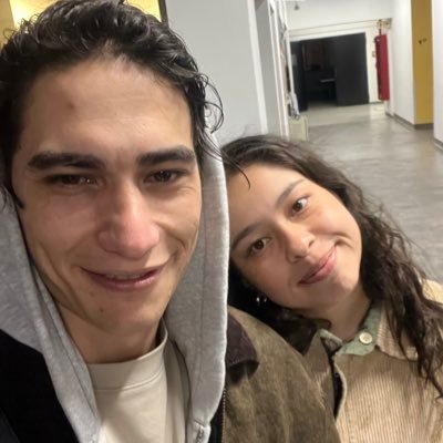 ariadneisboring's profile picture. Supongo que amo esta vida a pesar de mis puños cerrados