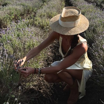 EveC_Life's profile picture. Keep an open mind, love gardening, coffee, 🚫  lottery winners or Illuminati. I will block the hell out of you