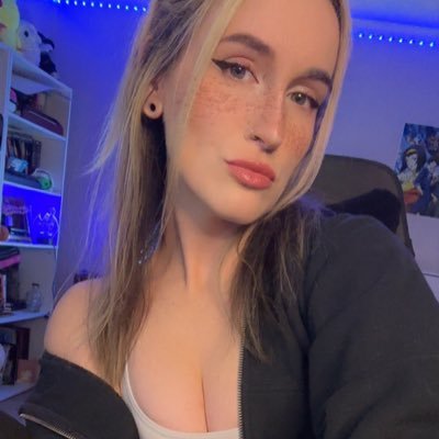 deviledmeg_'s profile picture. Twitch Affiliate 😈 Basic Bitch on Dark Mode💀 Fitness 💪🏼🧘🏼‍♀️ Fur mom🐱🐶🐶 Video games 🎮 Cosplay 🧝🏼‍♀️