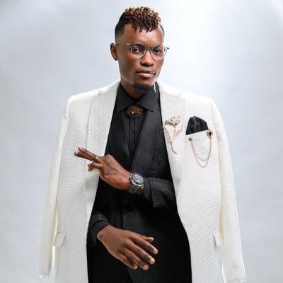Otis441D's profile picture. Skinny guy but I walk like a GIANT | Here to disturb the comfortable & teach the curious | #ZzinaNightBreeze Host at @GalaxyFMUg | OM @kagwirawo | #LoveSurgeon