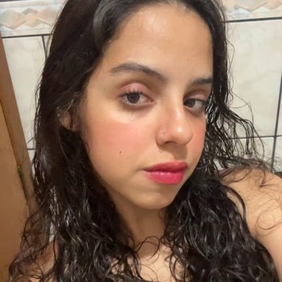 izadelrey_'s profile picture. eu sou fã do frank ocean e curso história na ufu