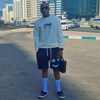 Ronni_e1's profile picture. Pisces ♓️,  Manchester united diehard. Forever grateful 🙏.