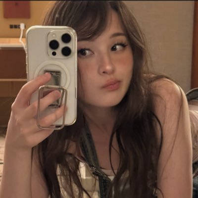 chyybit's profile picture. “I'll die if I wither in your memory” ✿ fav cc’s ➝ jaiden - tina - ironmouse - geega - foolish - cellbit ✿ 🍉 🌷