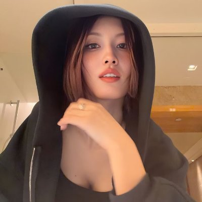 _t0pfl00rb00s_'s profile picture. Momo biased