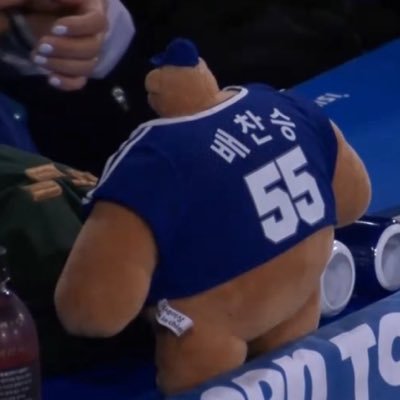 sssoyommiii's profile picture. 계정이 정지됐어요 남은 계정이 이거 하나예요 하...