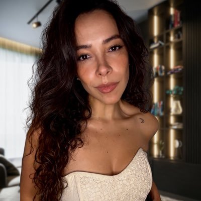 camilagomezvoz's profile picture. Radio Host | Voiceover 🎙 | Producer @casa_macondo IG: @camilagomezvoz