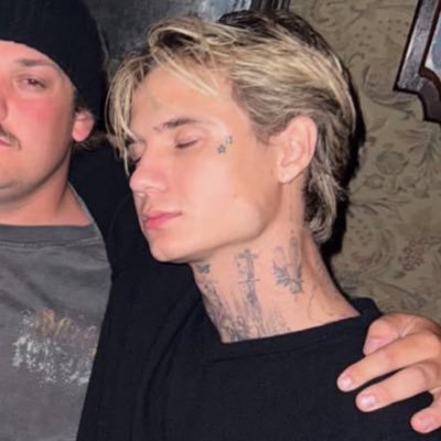 sttrayys's profile picture. since 2019 . J follows