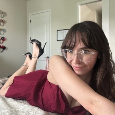 lushcatlyn's profile picture. gamer. gym girl. i only reply here ↓ @catlyncrespo