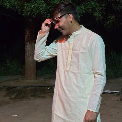 techsavysam's profile picture. Remote laid off SDE |
Your average Marathi lad |
Hala Madrid ⚽