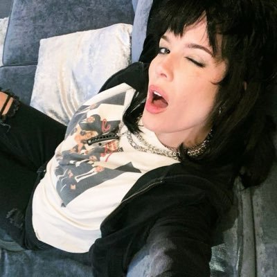 jungoukiyo's profile picture. yasamaya calisiyorum.