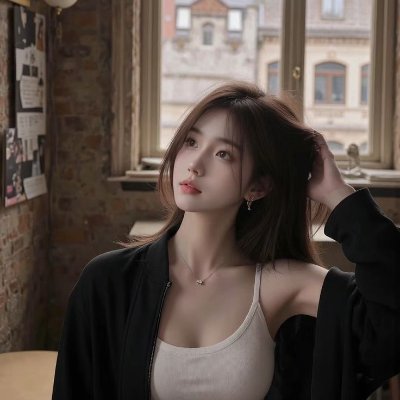 Jessiii1701's profile picture. This single-origin chocolate has subtle notes of red fruit and a long finish