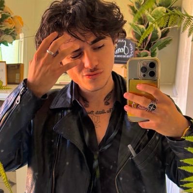 sonnyarnie's profile picture. Arno 🇦🇲🍉 the trans little prince - լույս ⚔️ ig: s.onarno 🌌