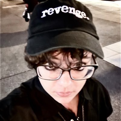 synthpansy's profile picture. music and vampire enthusiast. legal adult