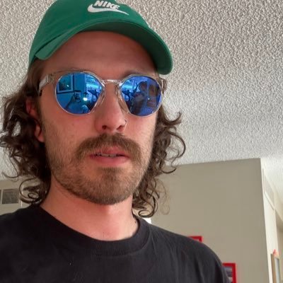 Seab3rry's profile picture. 6’5/back hurts