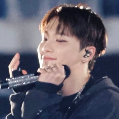 dinoluvclub's profile picture. professional #디노 + #제이크 lover — she/her — ‘99