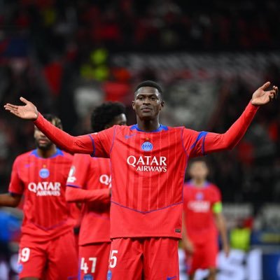 Authentique__'s profile picture. NOUS SOMMES LES PARISIENS ! ❤️💙 #psg