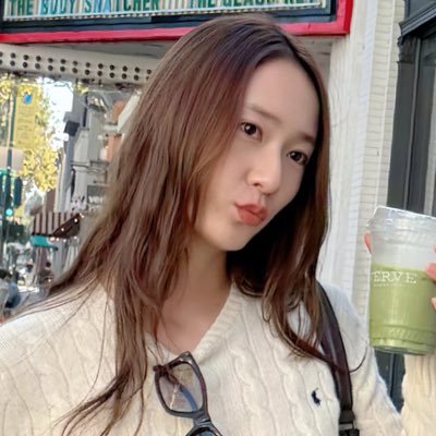 krystalgody's profile picture. 