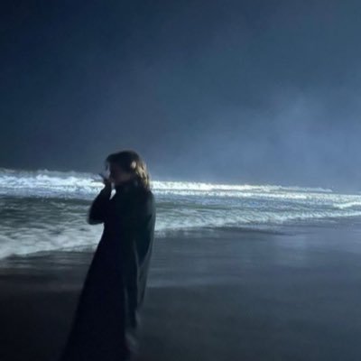 v7___r's profile picture. 