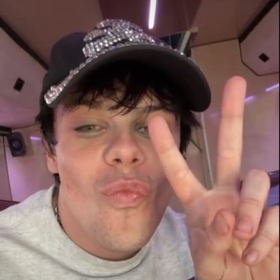 yungblud00110's profile picture. 