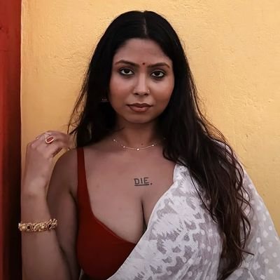 Vijaya_Amma_'s profile picture. Tamil încést mother ❤️
College professor 📓 🖊️ 
Divorced but Happy 😌
Exploring my dark desires 🧚🏻♂️
Bisexual 🌈
Incésts Dm me😉