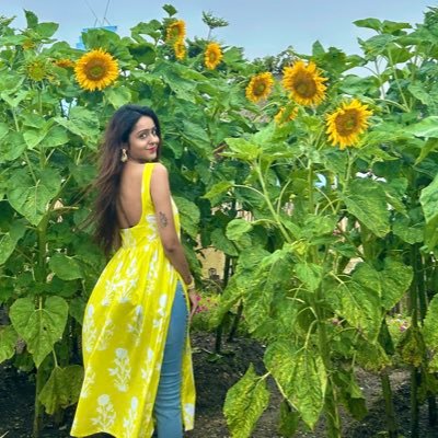 daaarshini's profile picture. Soft spoken, loud thoughts.