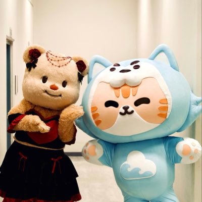 warmsoiree's profile picture. zeenunew and bevertonliew | do not crop credit