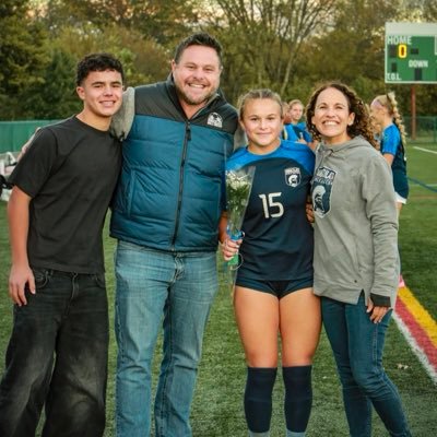 imbriglio_jason's profile picture. Drug Discovery Enthusiast | Passionate about Soccer | Exploring the wonders of science and the beauty of the game. 🧪⚽