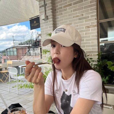 apinkcr's profile picture. Parody ㅡ 1991. 에이핑크의 리더, 박초롱. Selective following.