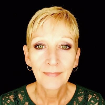 Lynne22334's profile picture. 