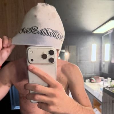 Lensoff_rbx's profile picture. :)
uwielbiam spidermana
@33mata_ @billieelish    my bff
-------------------------------
konto ma charakter rozrywkowy i nie ma na celu nikogo obrazić, itd..