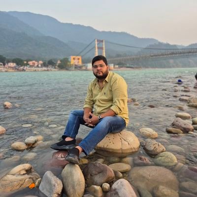 Sin0586307's profile picture. सौ दर्द बदन पर फैले है हर करम के कपड़े मैले है. ………………( UPSC Aspirants)