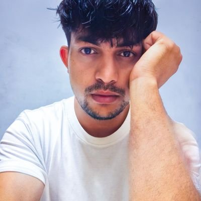 suarezrathod's profile picture. #MobileTech 📱 | #MovieMania 🎥 | #BikeAddict 🏍️ | #CreatorVibes