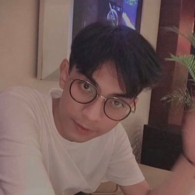 vavivaldies's profile picture. who do u think u are?