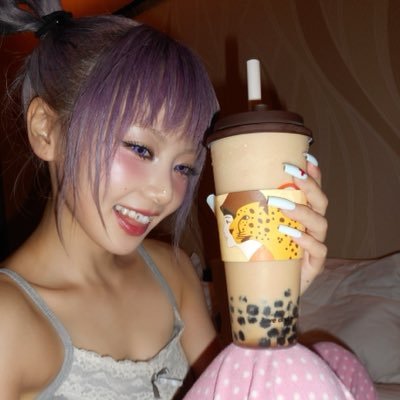 peachan04's profile picture. 👽👽