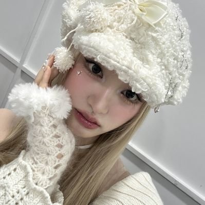 sabboneteira's profile picture. ᅠpara  as  minhas  doces   garotas  dos  sorrisos  genuínos  e  de  corações  puros.  ♡